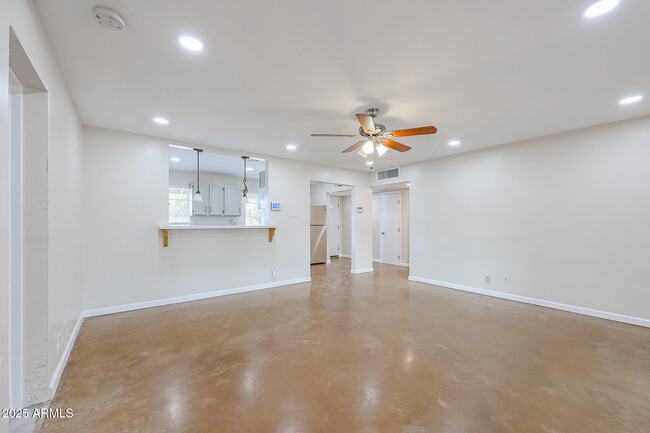 Building Photo - 2301 W Osborn Rd