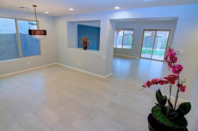 Building Photo - 3607 E Salter Dr