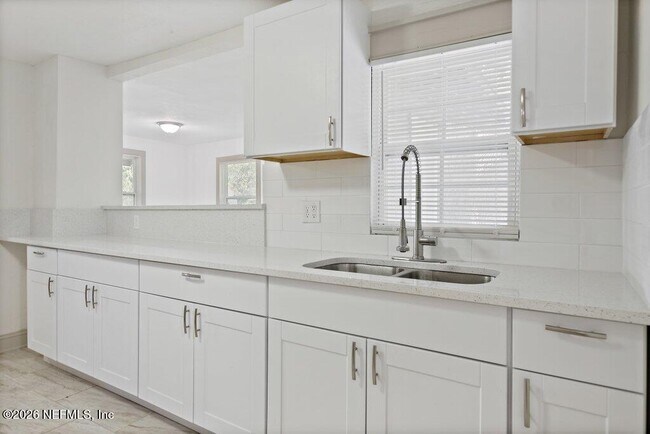 Building Photo - 3058 Rosselle St