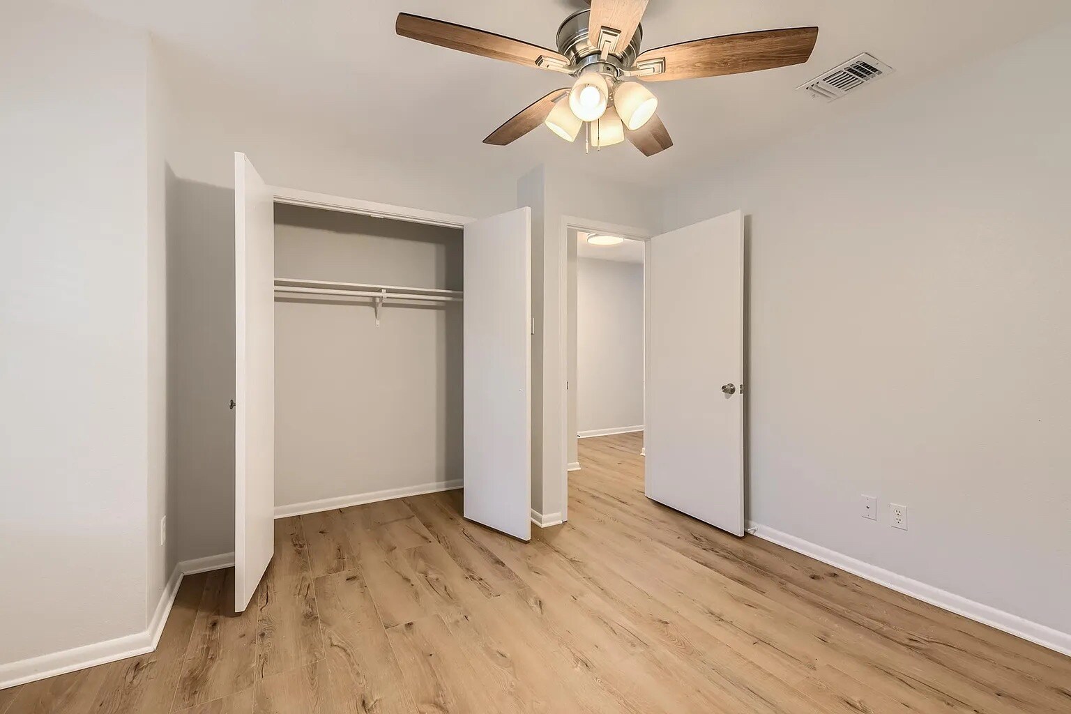 Building Photo - Room in Condo on Beauregard Cir