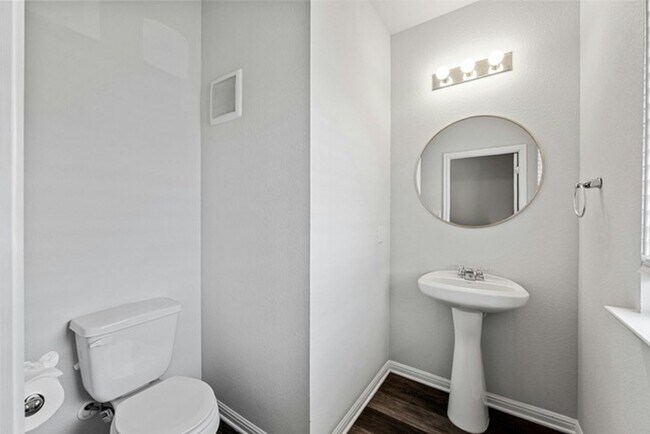 Building Photo - 8128 Daisy Cutter Crossing