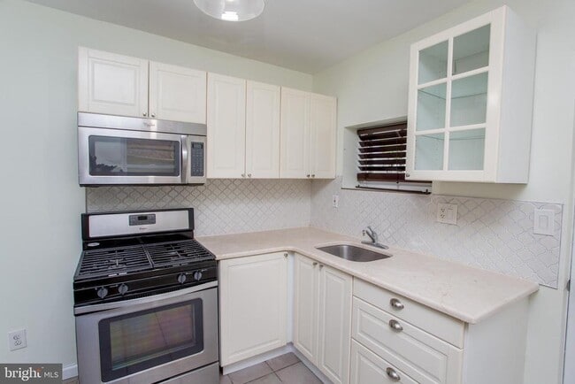 Building Photo - 2043 Gerritt St