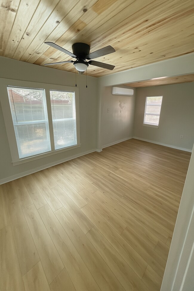 Building Photo - 1118 McCormick St