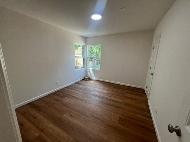 Building Photo - 6557 McLennan Ave