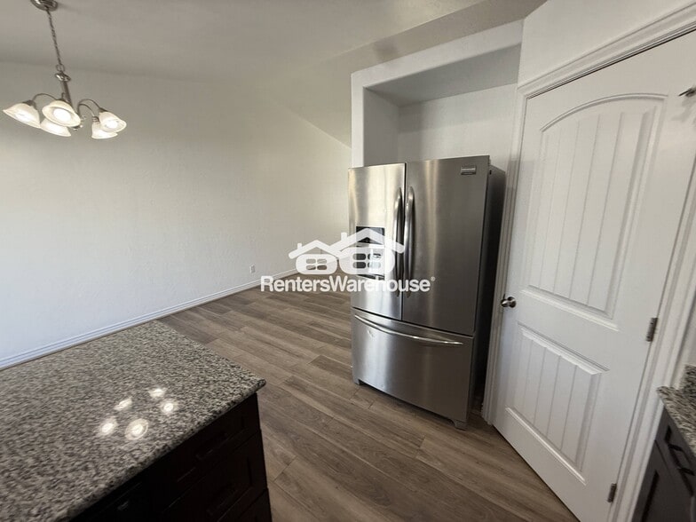 Building Photo - 1347 Skip St