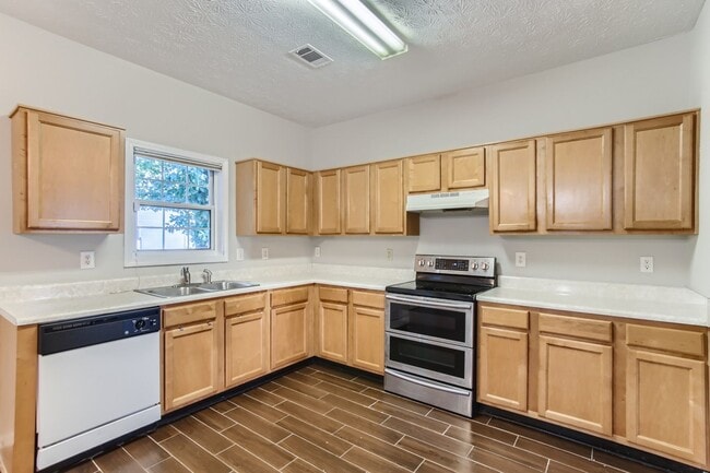 Building Photo - 5487 Walnut Ln