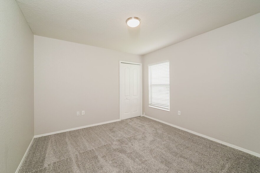 Building Photo - 8179 Woodvine Cir