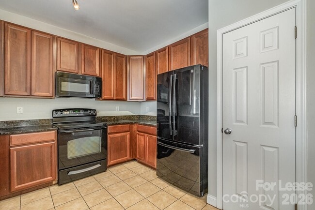 Building Photo - 1000 E Woodlawn Rd