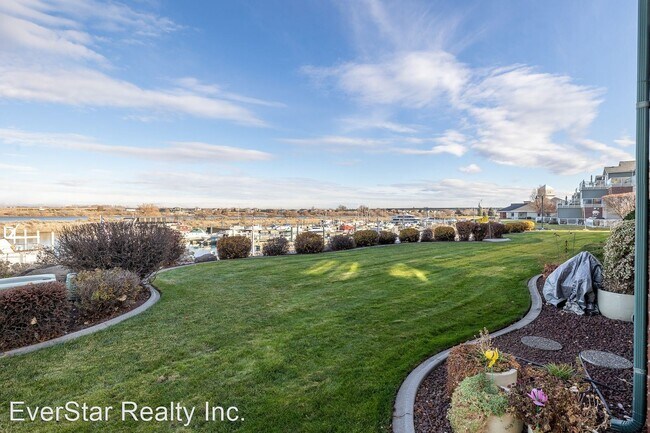 Building Photo - 2 br, 2 bath House - 300 Col Pt Dr C-201