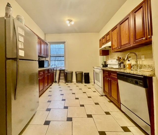 Building Photo - 18 Euston St