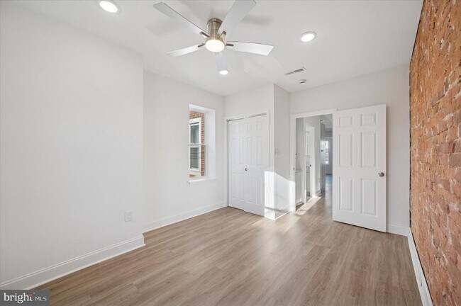 Building Photo - 5644 Blakemore St