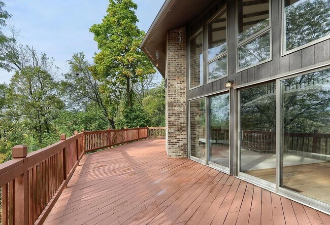 Building Photo - Secluded 3 Bedroom 4 Bath Home