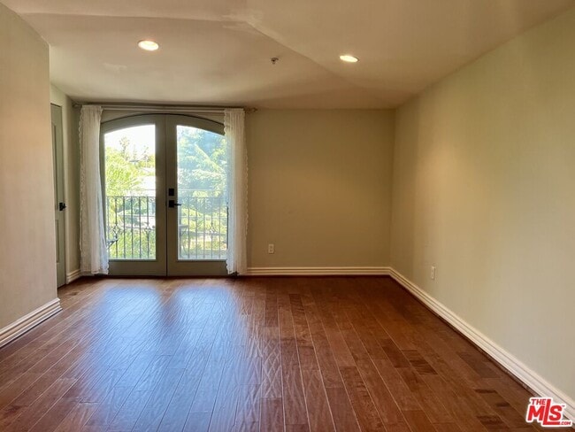 Building Photo - 4301 Los Feliz Blvd
