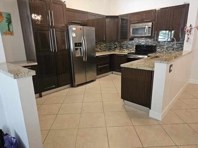Building Photo - 13851 Oneida Dr