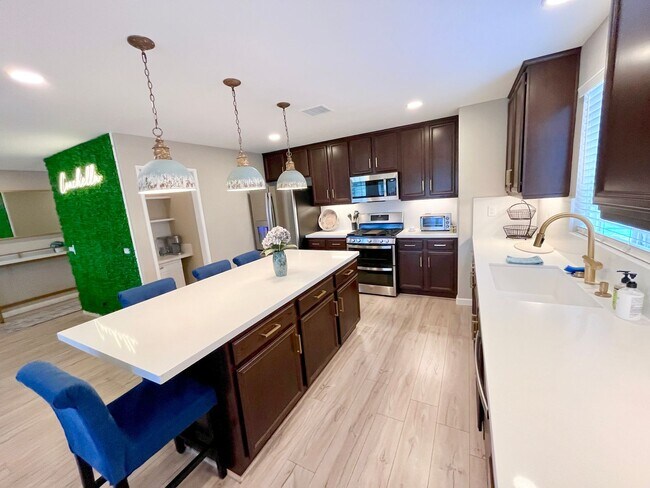 Building Photo - Long Term - Pristine 3 Bedroom Family Home @ Terra Lago in Indio