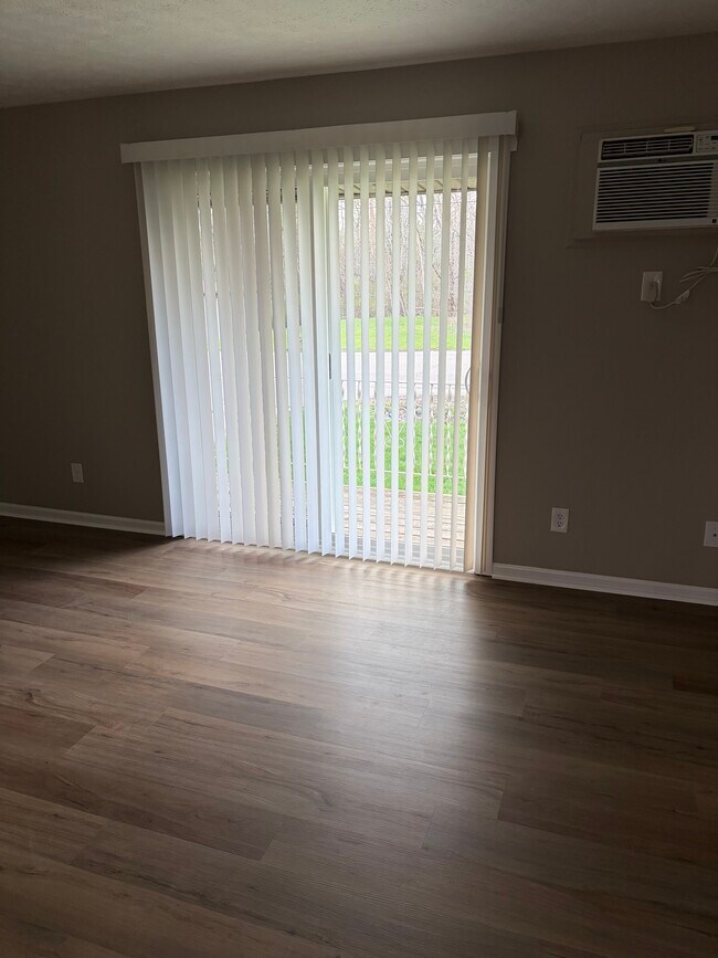 Building Photo - Green Acres - 4943-4959