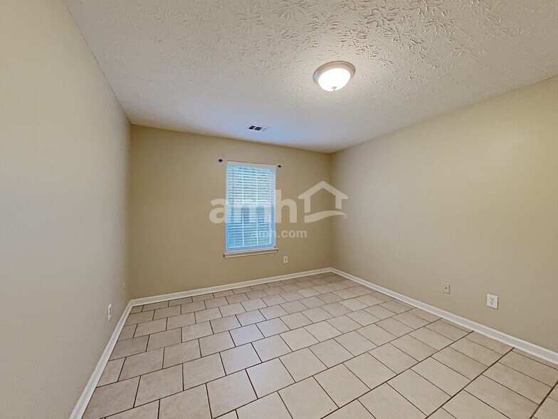 Building Photo - 247 Rockingham Dr