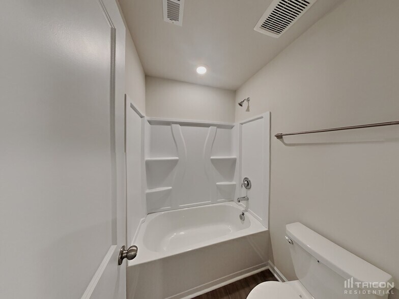 Building Photo - 1361 Woodhouse Dr