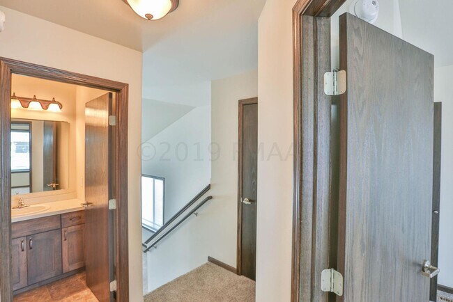 Building Photo - 3 Bed 3 Bath Single Family Home
