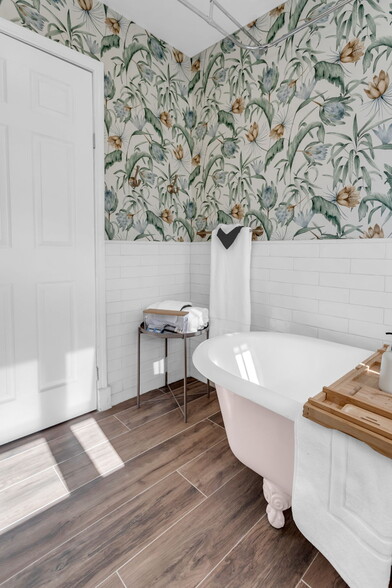 bathroom - 1050 Tilden St NW