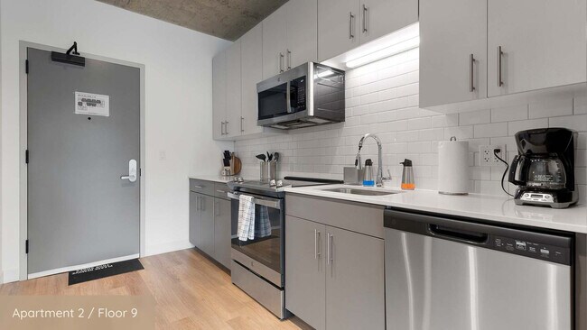 Building Photo - 853 W Blackhawk St