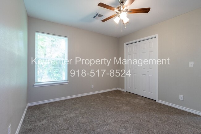 Building Photo - 4 Bedroom 2 Bath + Updated