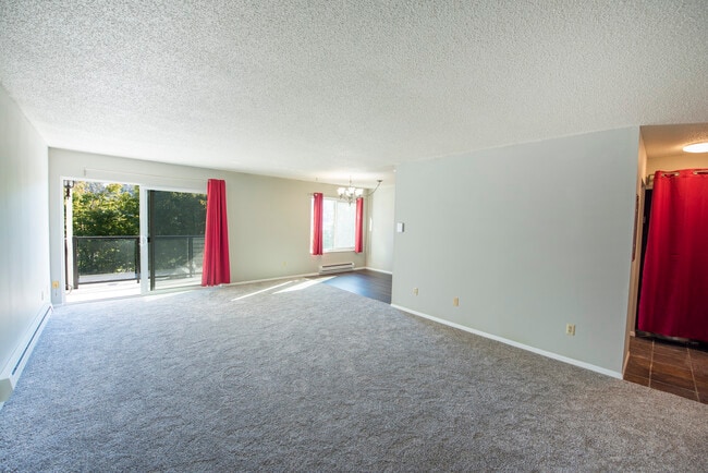 Building Photo - 2562 Thorndyke Ave W