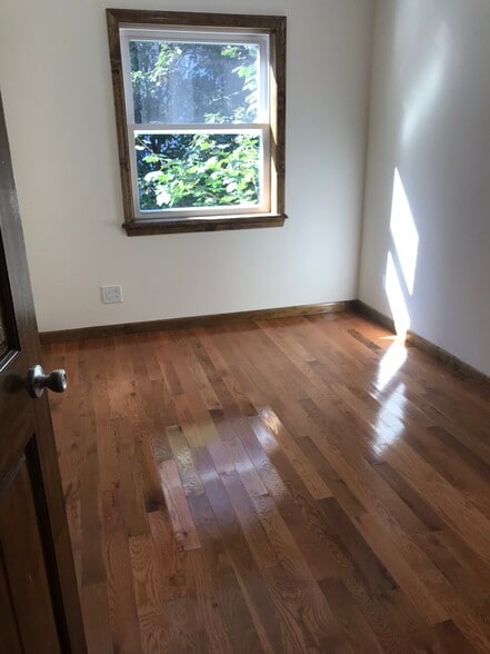 Building Photo - 405 W 263rd St