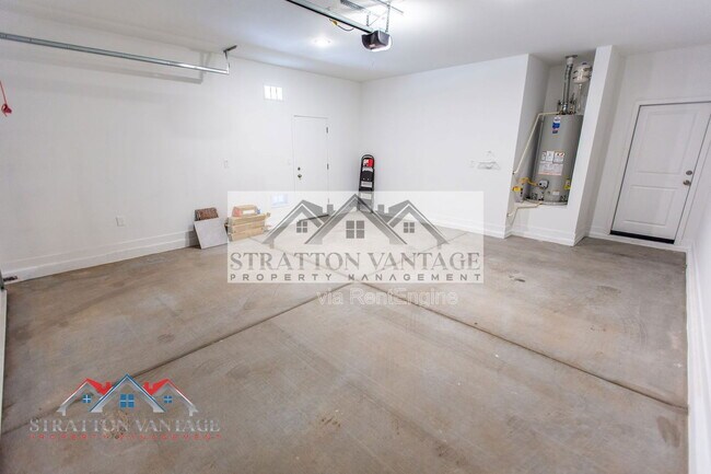 Building Photo - 7439 S 76th Dr