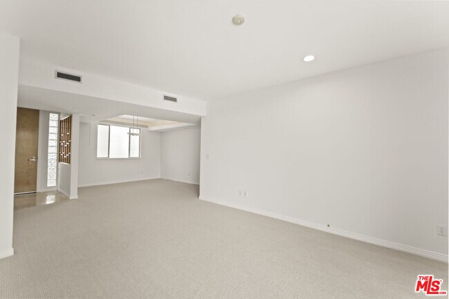 Building Photo - 171 N Church Ln