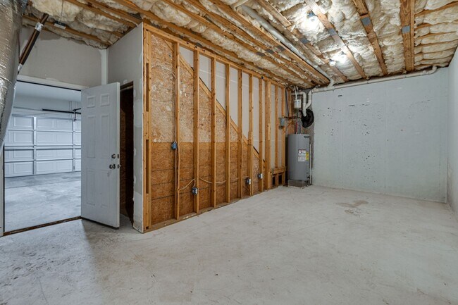 Building Photo - 3BR 2BA