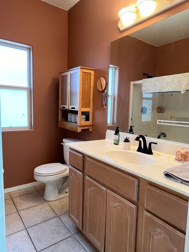 Building Photo - 2056 Desert Lakes Dr