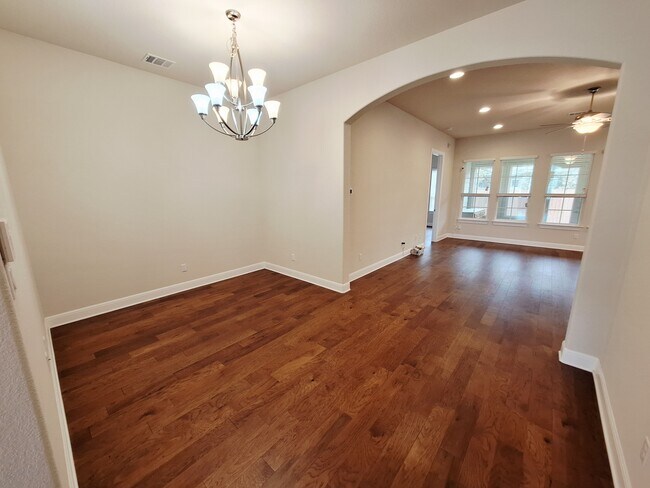 Building Photo - 4562 Katherine Dr