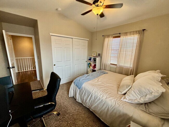 Building Photo - Spacious 2 Bed 2.5 Bath Townhouse in Northeast Fort Collins