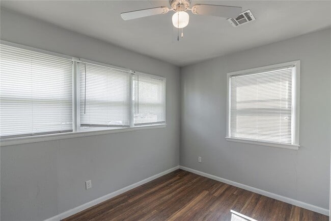 Building Photo - 718 Highland Pkwy