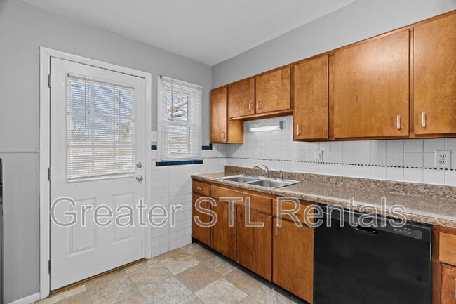 Building Photo - 3 Venetia Ct