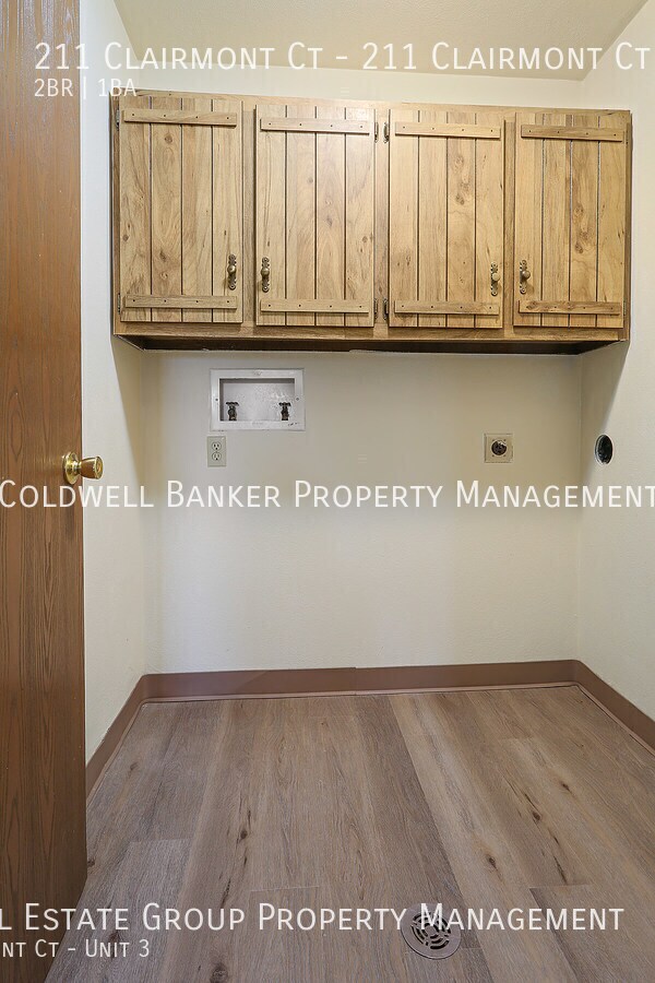 Building Photo - 211 Clairmont Ct