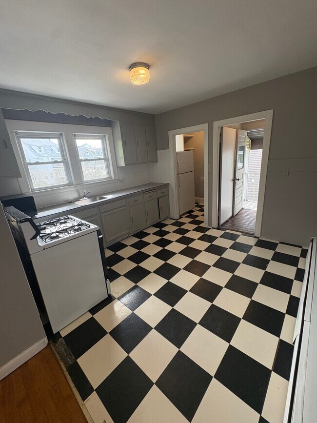 Building Photo - 879 Broadway