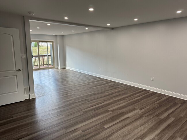 Building Photo - 222 Chesna Dr
