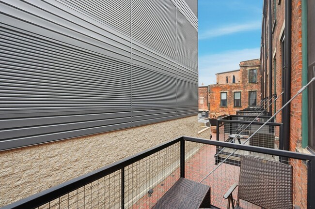 Building Photo - 408 Scott St