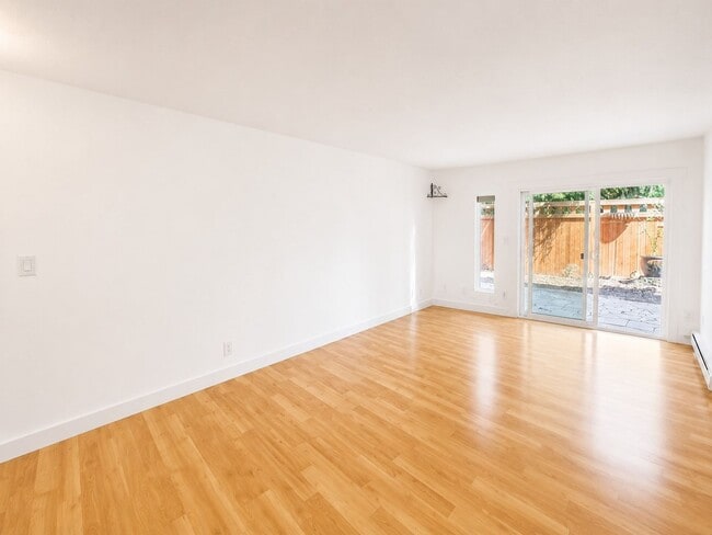 Building Photo - 2bd/1ba Seattle Condo