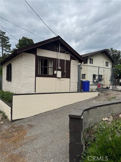 Building Photo - 23335 Crestline Rd