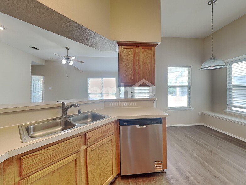 Building Photo - 210 Hilltop Dr