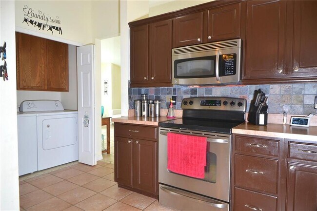 Building Photo - 4924 Hook Hollow Cir
