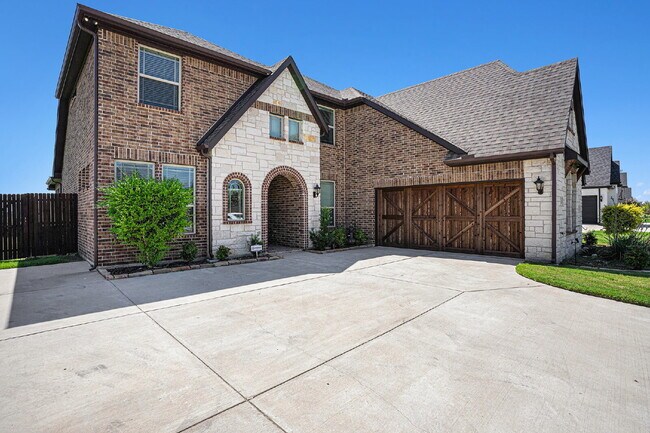 Building Photo - Exquisite 5-Bedroom, 3.5-Bath on 0.46 Acre...