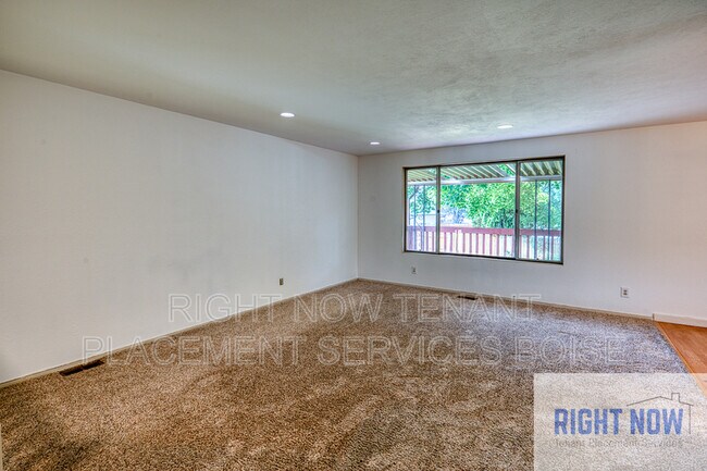 Building Photo - 10763 Hinsdale St