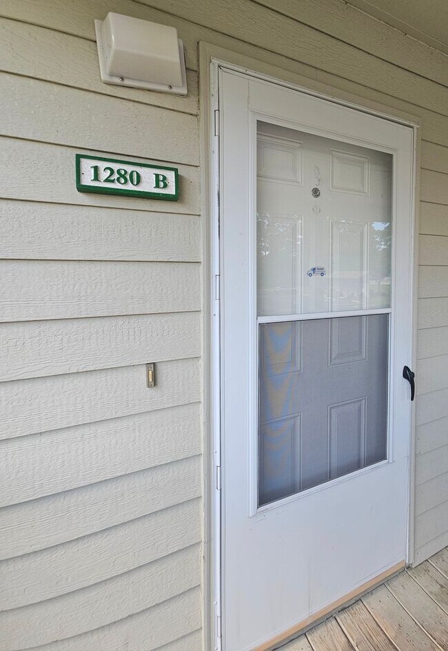 Building Photo - 1280 White Tree Ln