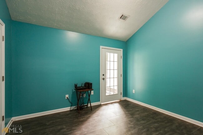 Building Photo - 137 Bristol Woods Dr