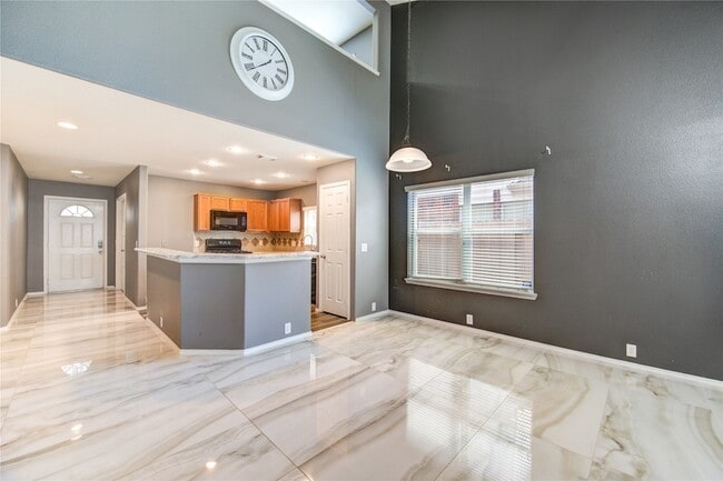 Building Photo - 5711 Kenwood