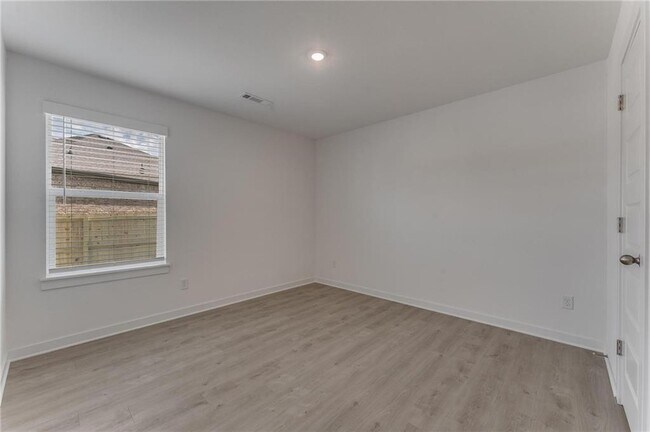 Building Photo - 981 PEBBLE Dr
